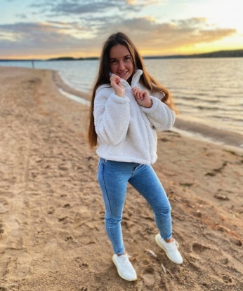 💋 Я креативна и открыта для новых приключений, которые наверняка оставят тебе яркие воспоминания. Сделаю все, чтобы ты почувствовал себя настоящим мужчиной. Мои услуги включают классический секс, оральный секс и массаж. Мои возможности безграничны, я готова исполнить твои самые смелые фантазии. Доверься мне и получи незабываемое удовольствие. 🌟 Для твоего удобства я приложу фото в описании, чтобы ты увидел насколько я привлекательна. И да, я живу в Москве, поэтому можем встретиться в любом уютном месте в Москве. 😉 Если ты готов окунуться со мной в мир наслаждения, не стесняйся и связывайся со мной прямо сейчас! Оставлю всю остальную информацию лично для тебя. 💫 Татьяна