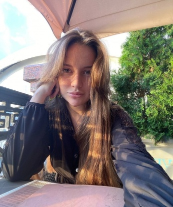 💋 Я креативна и открыта для новых приключений, которые наверняка оставят тебе яркие воспоминания. Сделаю все, чтобы ты почувствовал себя настоящим мужчиной. Мои услуги включают классический секс, оральный секс и массаж. Мои возможности безграничны, я готова исполнить твои самые смелые фантазии. Доверься мне и получи незабываемое удовольствие. 🌟 Для твоего удобства я приложу фото в описании, чтобы ты увидел насколько я привлекательна. И да, я живу в Москве, поэтому можем встретиться в любом уютном месте в Москве. 😉 Если ты готов окунуться со мной в мир наслаждения, не стесняйся и связывайся со мной прямо сейчас! Оставлю всю остальную информацию лично для тебя. 💫 Татьяна