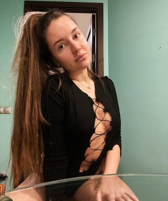 💋 Я креативна и открыта для новых приключений, которые наверняка оставят тебе яркие воспоминания. Сделаю все, чтобы ты почувствовал себя настоящим мужчиной. Мои услуги включают классический секс, оральный секс и массаж. Мои возможности безграничны, я готова исполнить твои самые смелые фантазии. Доверься мне и получи незабываемое удовольствие. 🌟 Для твоего удобства я приложу фото в описании, чтобы ты увидел насколько я привлекательна. И да, я живу в Москве, поэтому можем встретиться в любом уютном месте в Москве. 😉 Если ты готов окунуться со мной в мир наслаждения, не стесняйся и связывайся со мной прямо сейчас! Оставлю всю остальную информацию лично для тебя. 💫 Татьяна